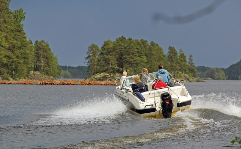 Opastetut veneretket Loikansaari